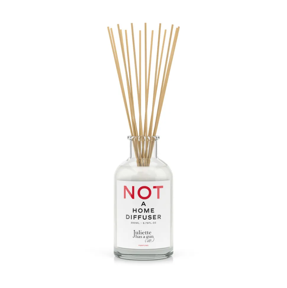 Log Fires A Scented Candle 185G