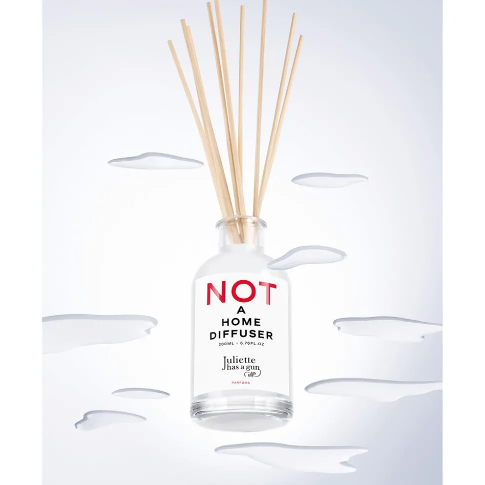 Log Fires A Scented Candle 185G